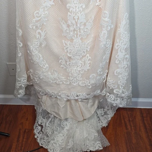Galina Elegant Lace Off-Shoulder Wedding Dress Size 24W - Picture 6 of 13